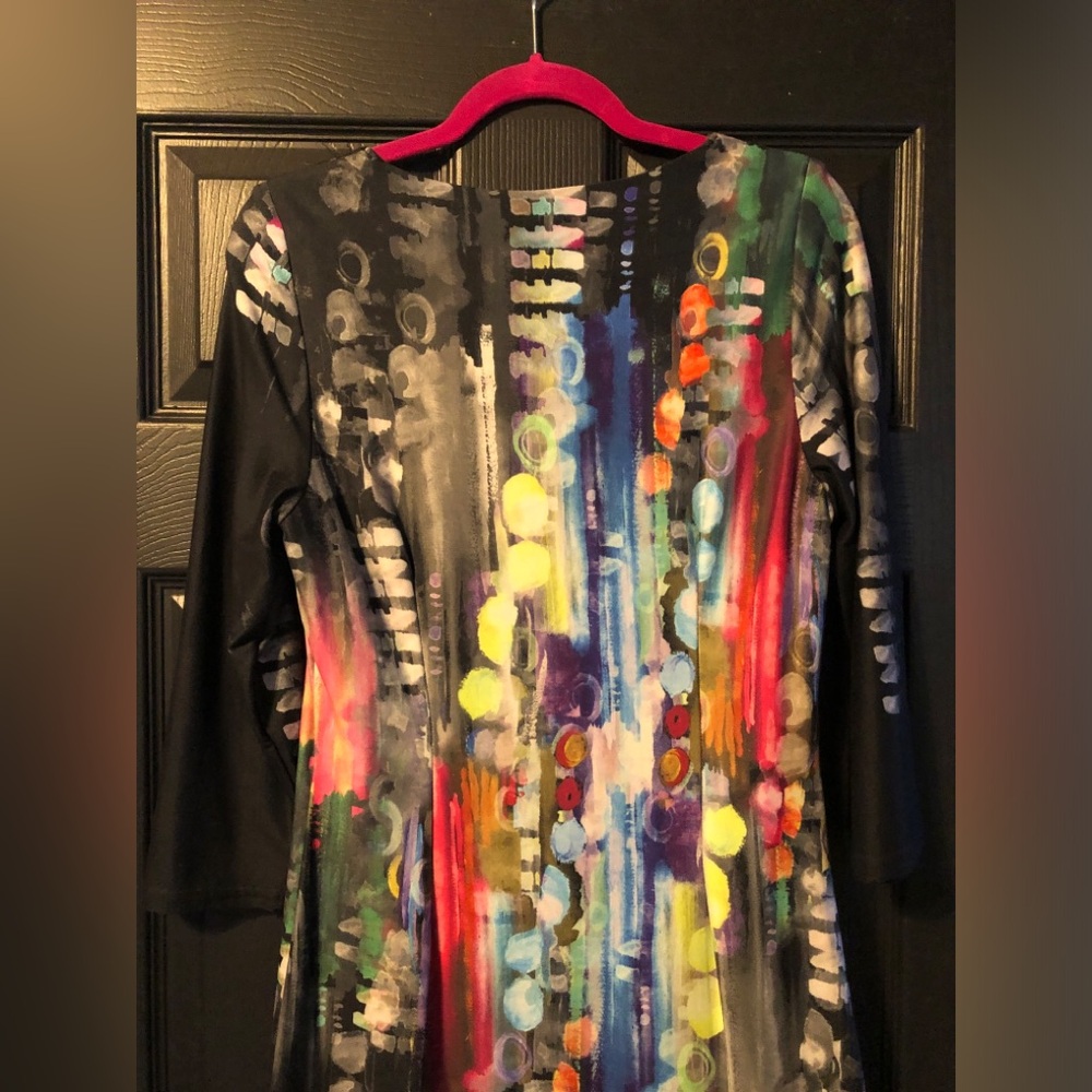 Abstract Multicolor Midi Dress with Black Sleeves
Michael Tyler
Size M
BNWT